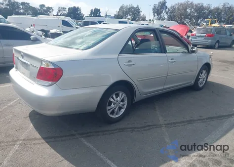 2005 Toyota Camry Le V6 z USA, uszkodzony, nr VIN 4T1BF32K75U106321